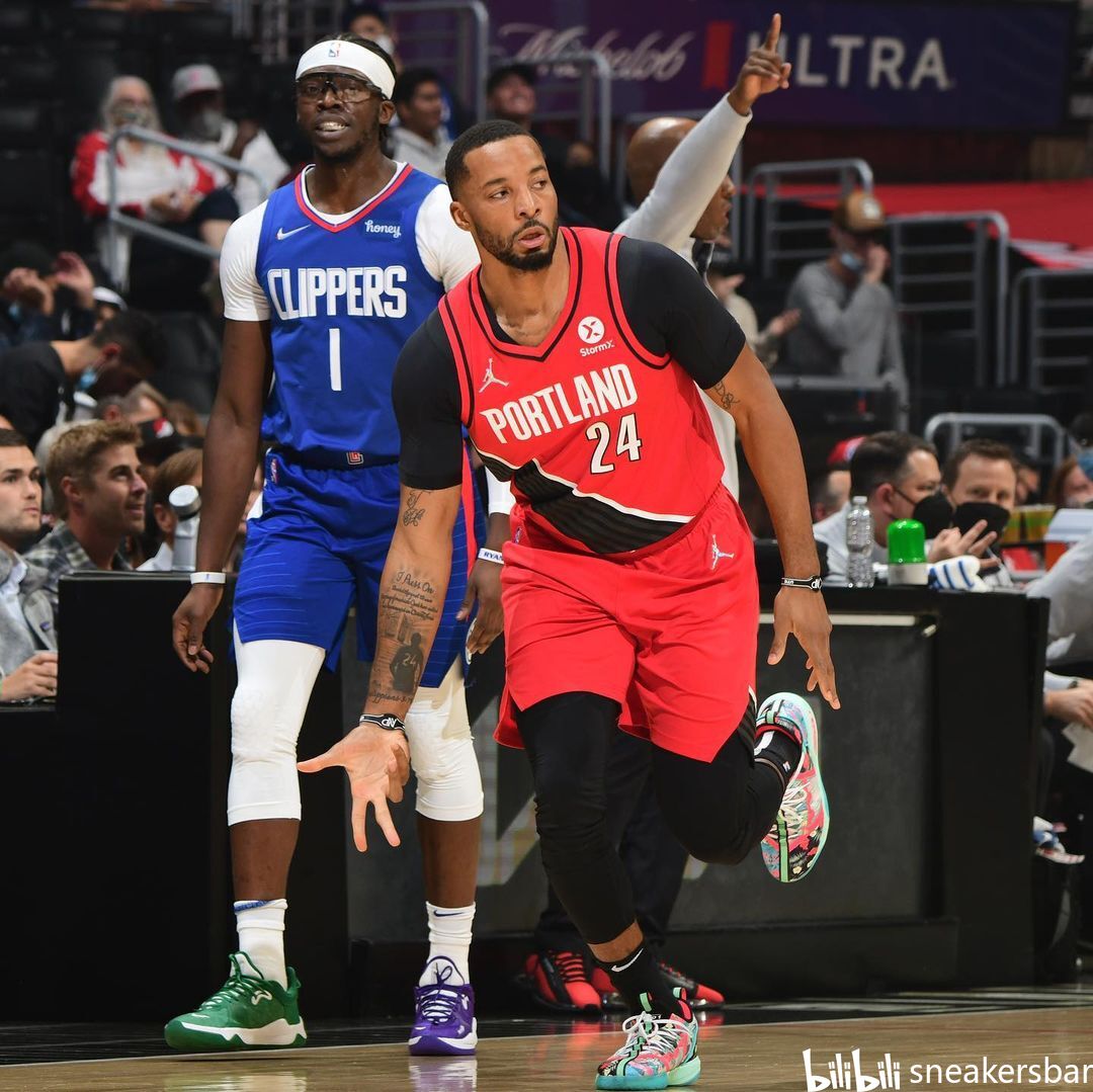 湖人灰熊打 湖人灰熊打