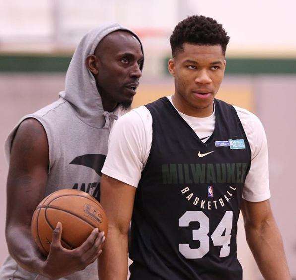 底奠定了他 底奠定了他